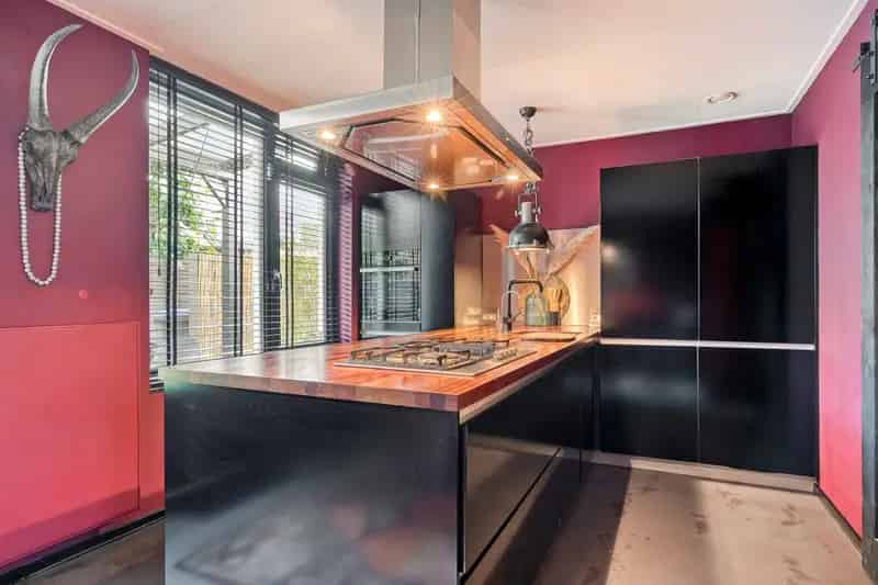 Ruime 5 Slaapkamer 2-onder-1-kapwoning Wernhout