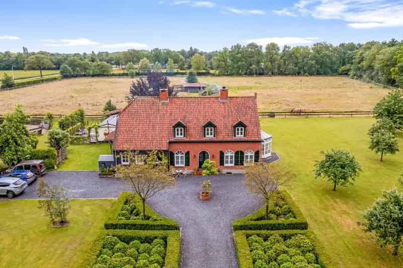 Luxe Landhuis met B&B 35 hectare Rijsbergen