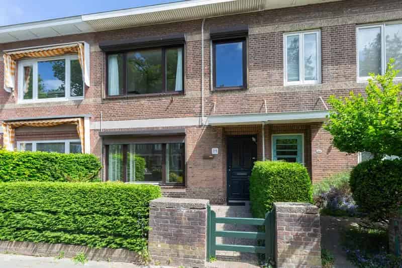 Ruime Eengezinswoning met 4 slaapkamers en Dakopbouw Mogelijkheid