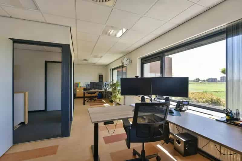 Kantoorpand Mijdrecht 300m² te koop  8 parkeerplaatsen Energielabel A