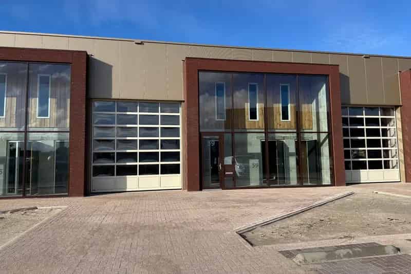 Bedrijfsunit IJmuiden te huur - 153m² + 39m² kantoor