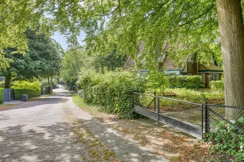 Huis te koop Wassenaar: Karaktervolle villa met ontwikkelpotentie