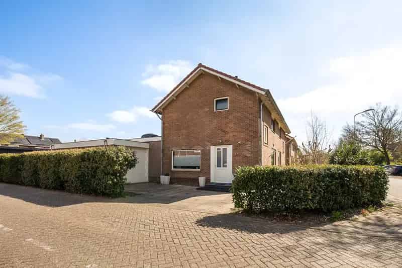 Tweekapper Nieuw Vennep 4 slaapkamers Tuinhuis