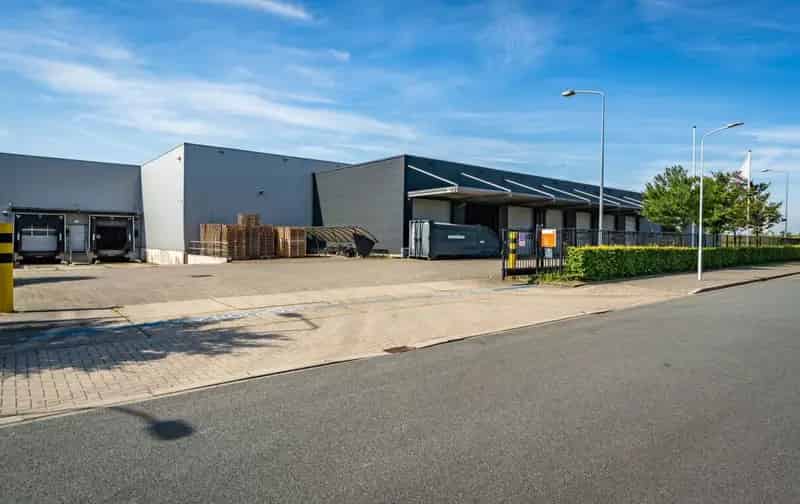Bedrijfspand te huur Westzaan 4896m²