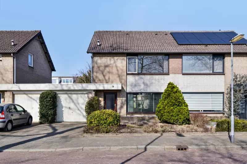 Ruime 4 Slaapkamers 2 Onder 1 Kapwoning Valkenswaard