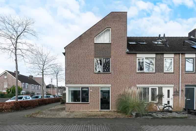 Huis te koop Breda  4 slaapkamers 2 badkamers  zonnige tuin