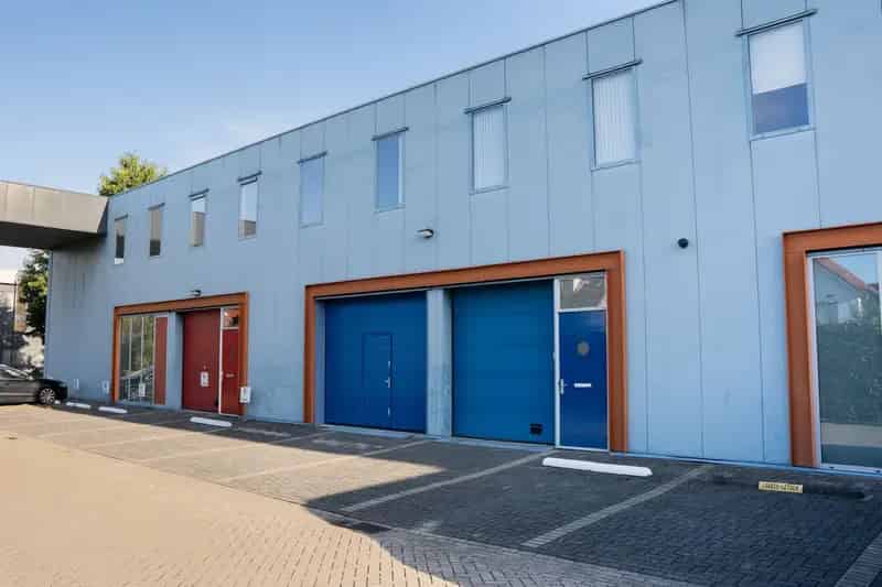 Bedrijfshal Berkel en Rodenrijs | Zoek bedrijfshallen te huur: Berkelse Poort 131 2651 JX Berkel en Rodenrijs 