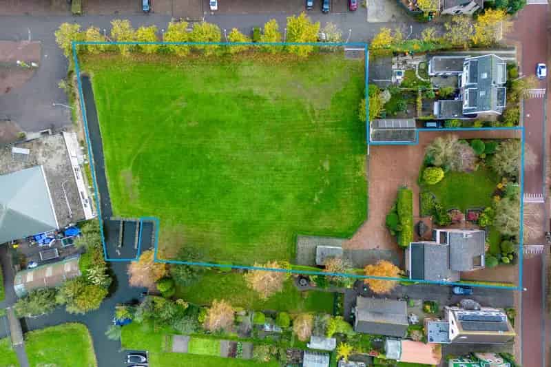 Vrijstaande Villa met Aanlegsteigers aan de Oude Rijn