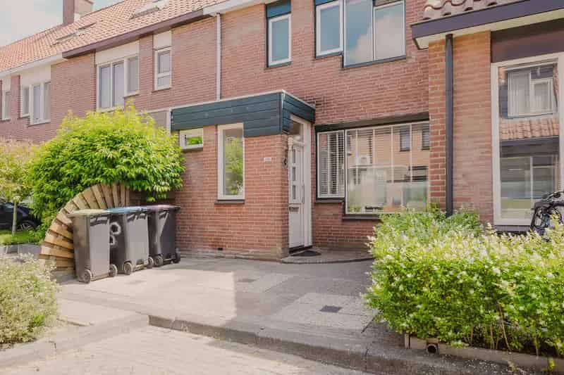 Ruime Eengezinswoning 3 Slaapkamers Tuin