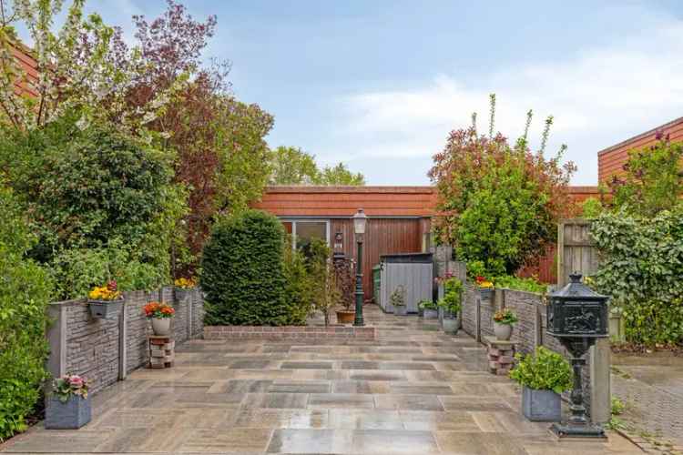 Patio-bungalow Nijmegen: A+++ Isolatie, 26 Zonnepanelen, Laadpunt