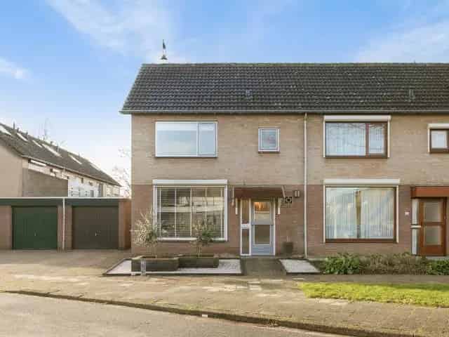 Hoekwoning te koop Terneuzen: Sfeervol en praktisch