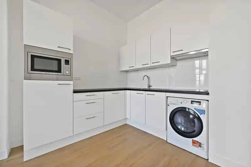 2 Kamer Appartement Den Haag  -  Instapklaar en Centraal