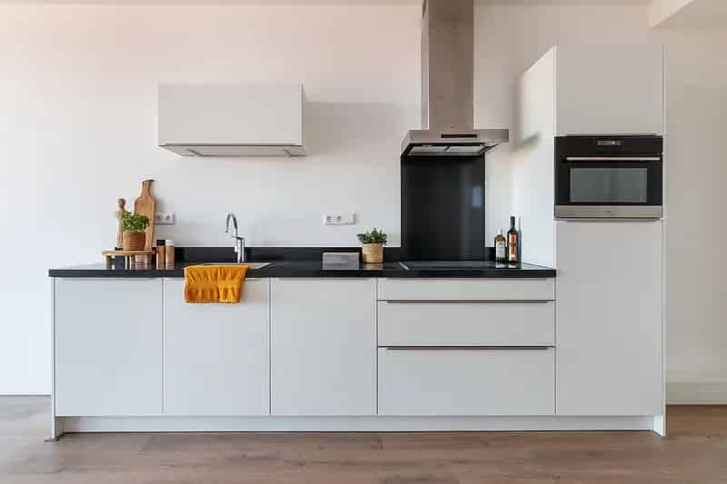 Tweekamerappartement met buitenruimte nabij openbaar vervoer