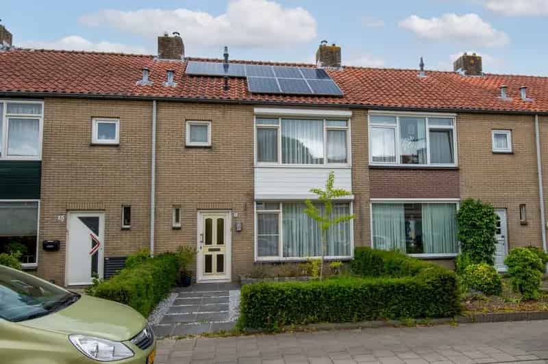 Huis te koop Berkel-Enschot: Gemoderniseerde starterswoning met serre en zonnepanelen