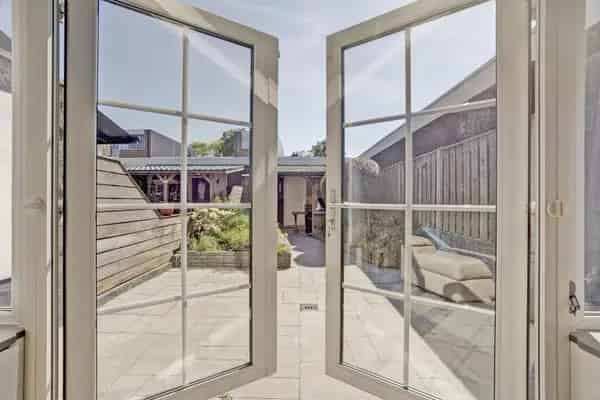 Ruime Eindwoning Zalmplaat  Kunststof Kozijnen Airco Tuin