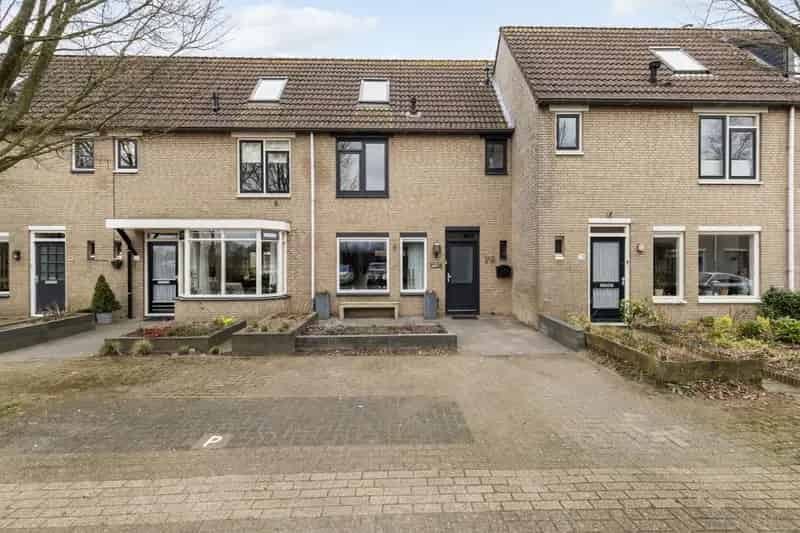 Ruime Familiewoning te koop in Strijland