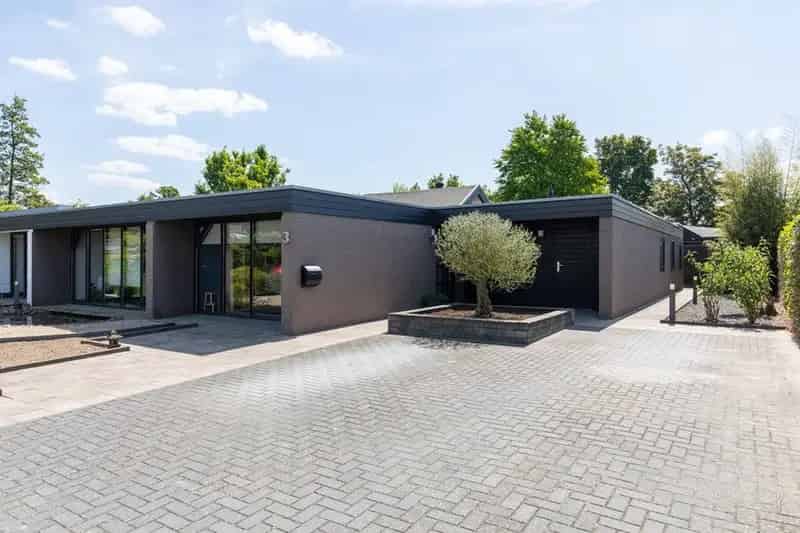 Unieke Bungalow Overasselt: 2 slaapkamers, grote tuin, luxe badkamer