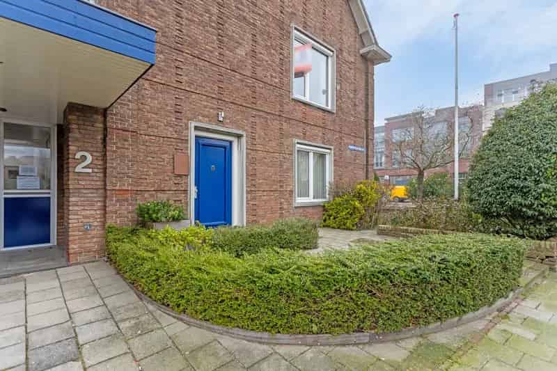 Huis te koop Voorschoten: voormalig bankfiliaal met kluizen