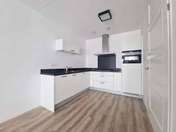 3-kamer appartement Hillegersberg  Zuid balkon  Gestoffeerd  Lift