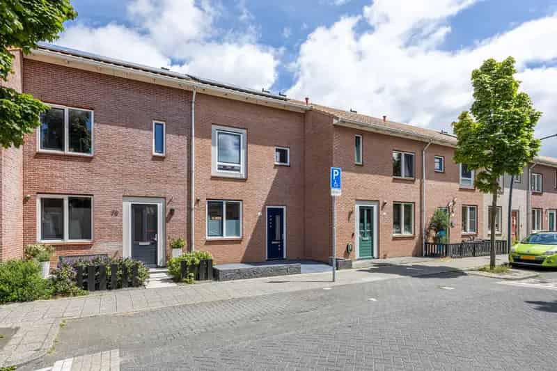 Huis te koop Assendelft: Ruime gezinswoning met 3 slaapkamers en tuin