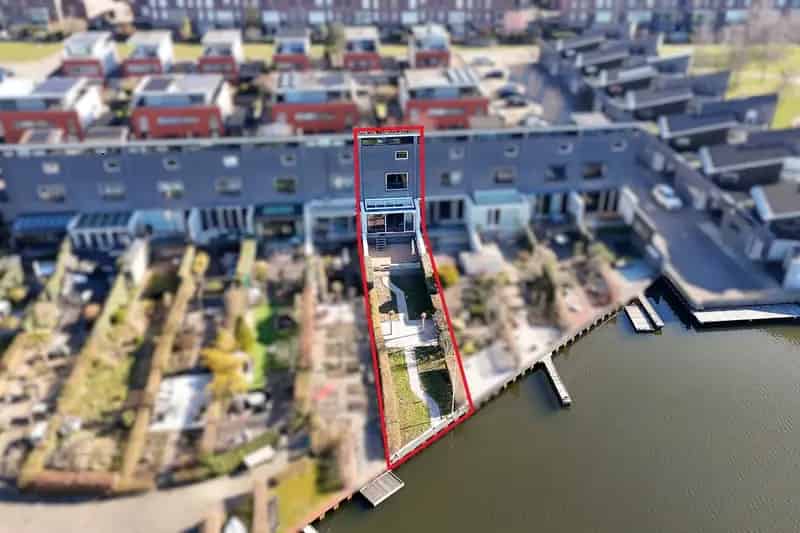 Splitlevel Huis Zaandam Aan De Zaan Met Aanmeerplaats