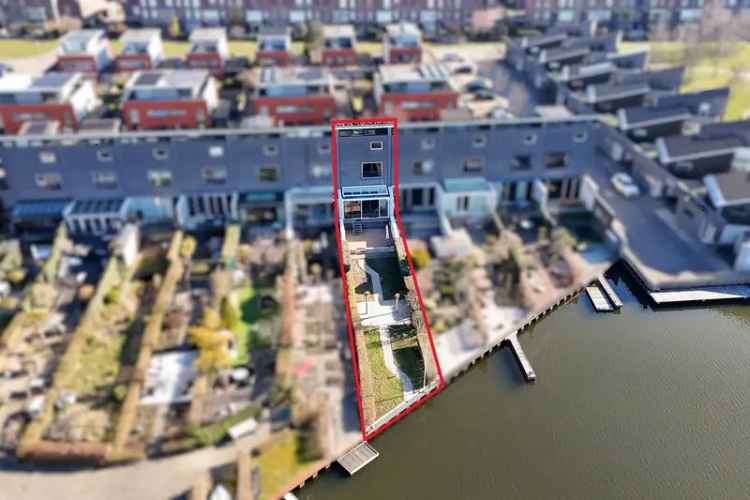 Splitlevel Huis Zaandam Aan De Zaan Met Aanmeerplaats