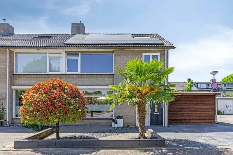 Ruime Hoekwoning 4 Slaapkamers Elst Moderne Keuken Tuin Zonnepanelen