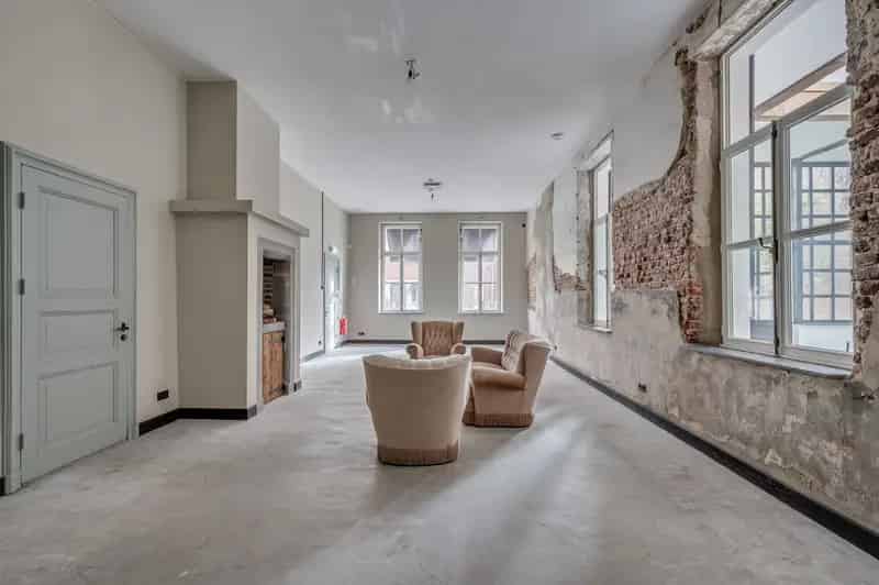 Wonen en Werken in Tegelen: 5 Slaapkamers, Royale Bedrijfsruimte