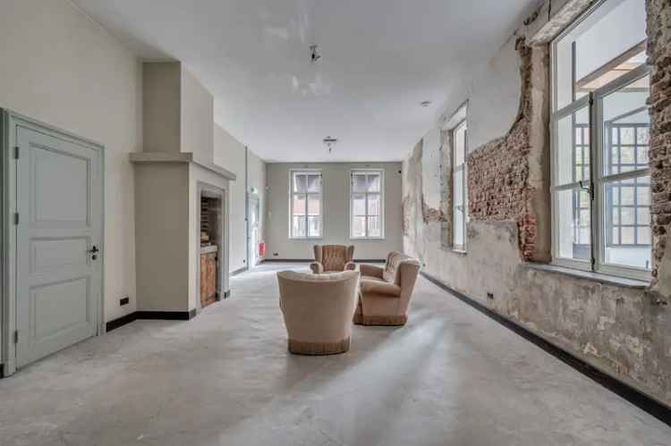 Wonen en Werken in Tegelen: 5 Slaapkamers, Royale Bedrijfsruimte