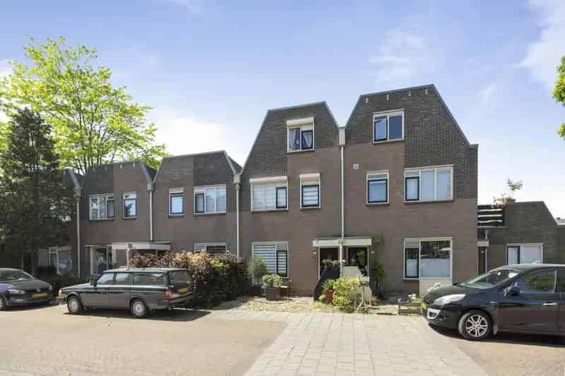 5 Slaapkamers Ruime Tussenwoning Deventer Nabij Centrum