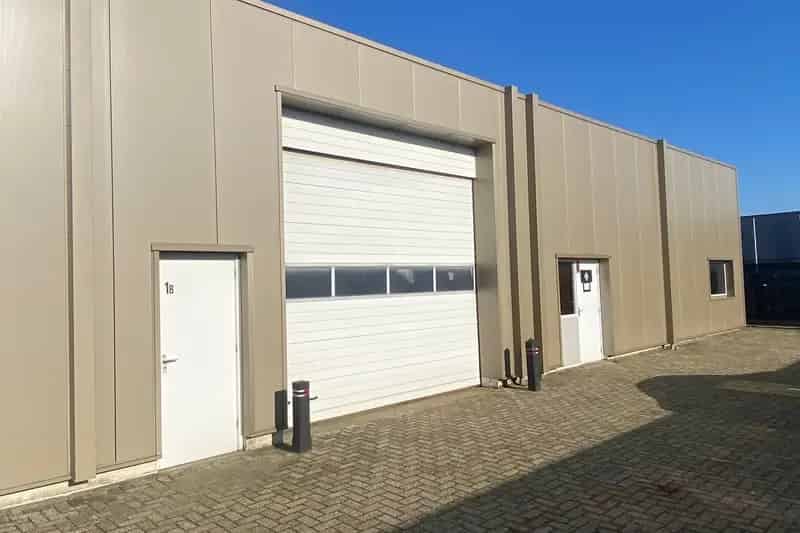 Bedrijfshal te huur Etten Leur 390m2 modern gerenoveerd