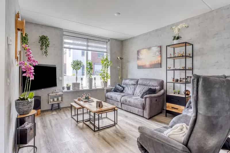 Te Koop: Ruime Twee Onder Een Kapwoning in Aalst