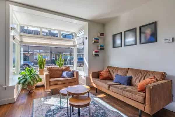 Te Huur: Ruime gezinswoning 4 slaapkamers moderne inrichting