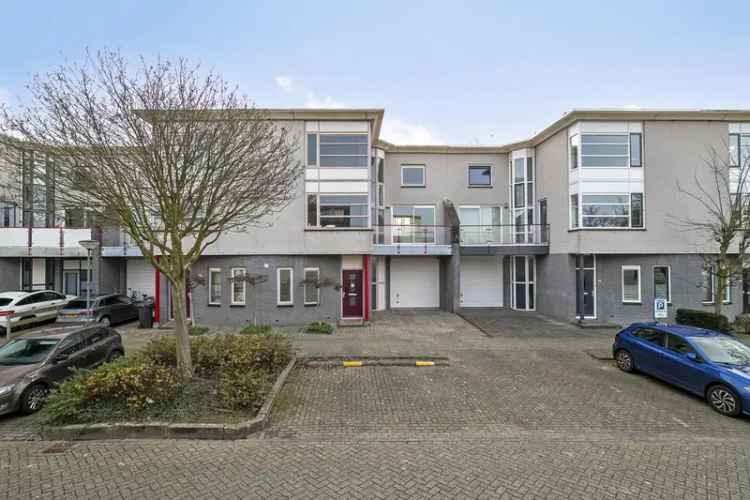 Huis Te Koop in 46, Merbau, Dordrecht, Zuid-Holland