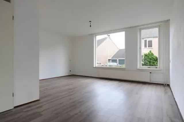 Half Vrijstaande Woning Landgraaf 4 Kamers 136m2