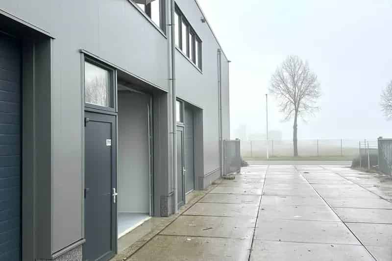 Bedrijfshal te koop Biddinghuizen 74m²