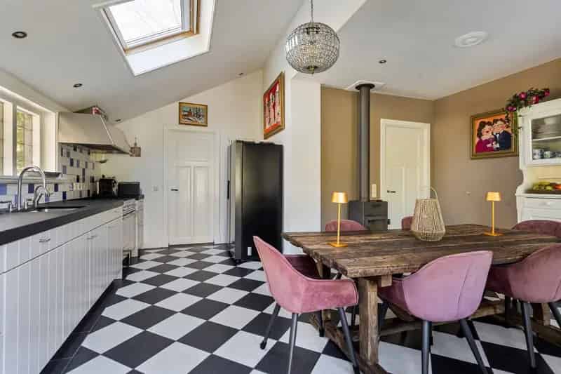 Jaren 20 woning Heelsum: Ruime tuin, gerenoveerd, moderne keuken
