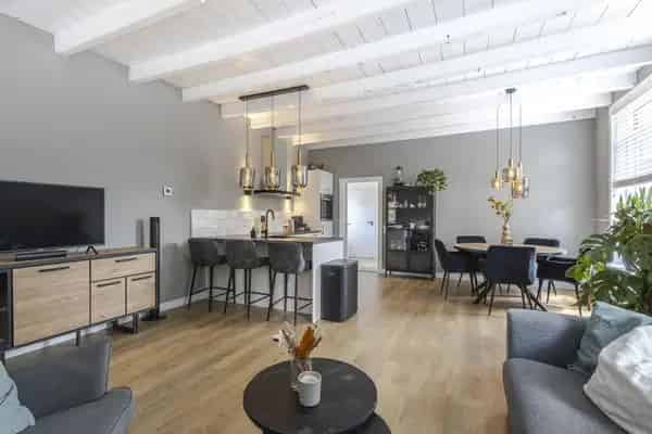 Gemoderniseerde Dijkwoning met Souterrain en 2 slaapkamers