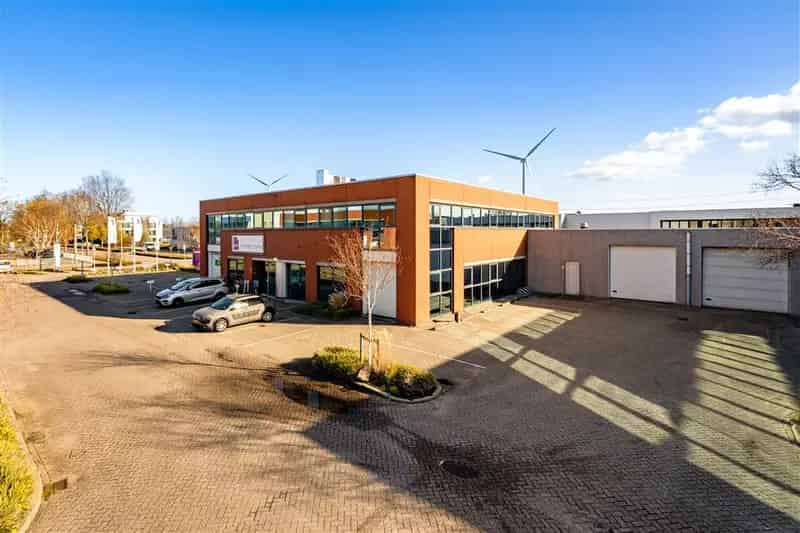 Bedrijfshal Zoetermeer te huur 470m2 Kantoor Showroom