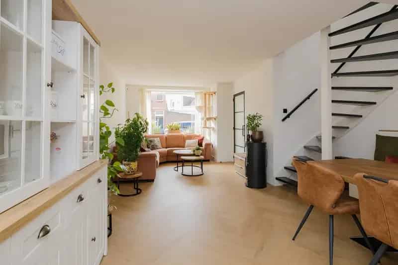 Jaren 30 woning te koop: 3 slaapkamers, moderne keuken, tuin