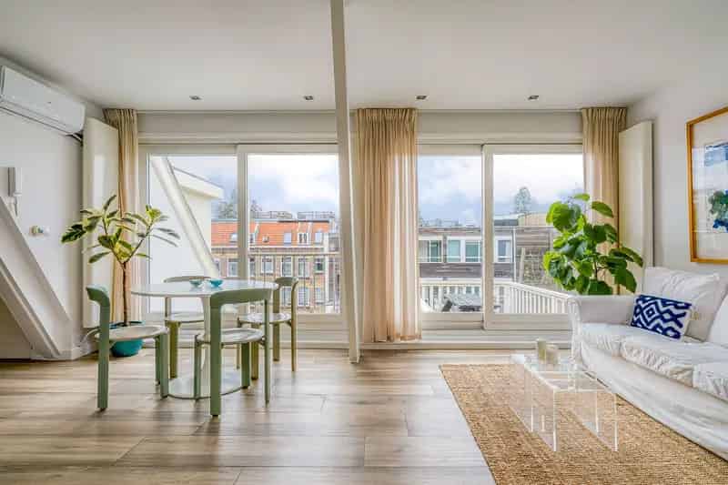 Amsterdam Da Costakade: Licht Bovenhuis met 2 Dakterrassen