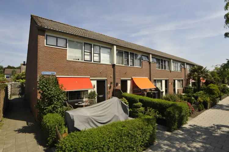 Woning Ledenhoef 16: Rustig gelegen nabij scholen en winkels