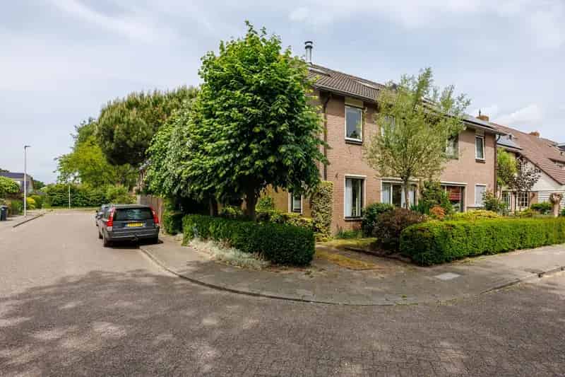 Twee Onder Een Kapwoning Leersum 4 slaapkamers Grote Tuin