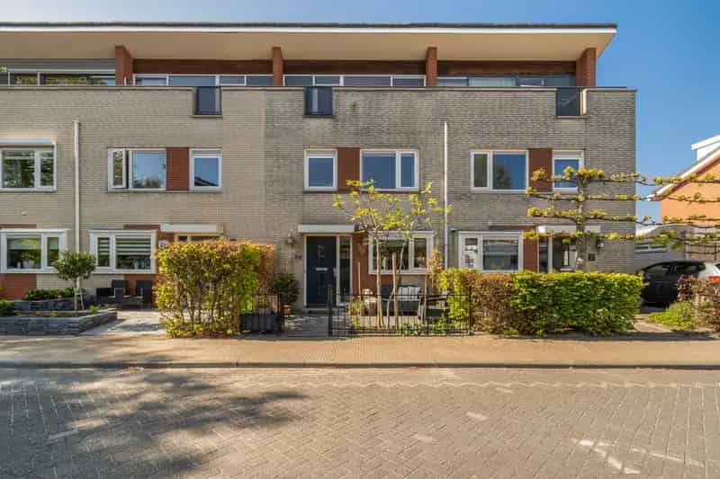 Huis te Koop Monster Ruime Tussenwoning 4 slaapkamers