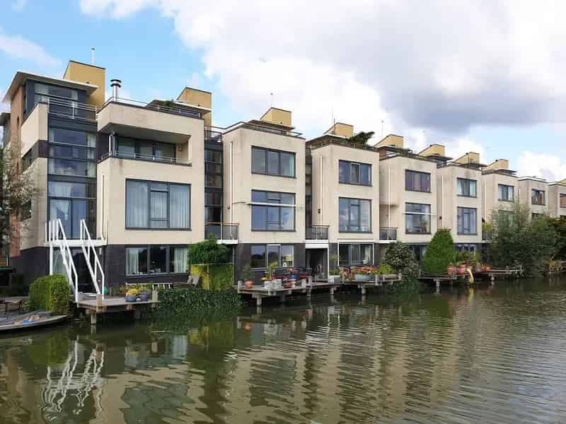 Huis te koop: Ruime split-level woning met polderuitzicht