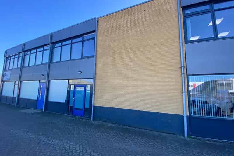 Bedrijfshal te Huur Zwolle 100m2 Kantoor 37m2