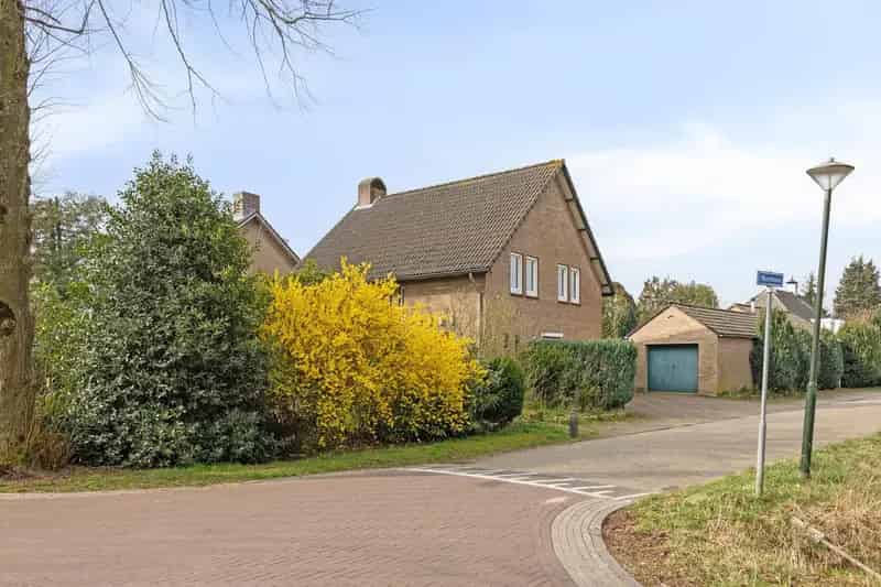 Vrijstaande woning Nederwetten 880m² perceel garage dubbele loods