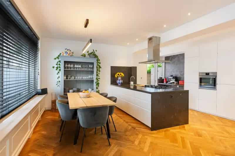 Benedenwoning Blijdorp 130m2 Luxe Keuken 2 slaapkamers