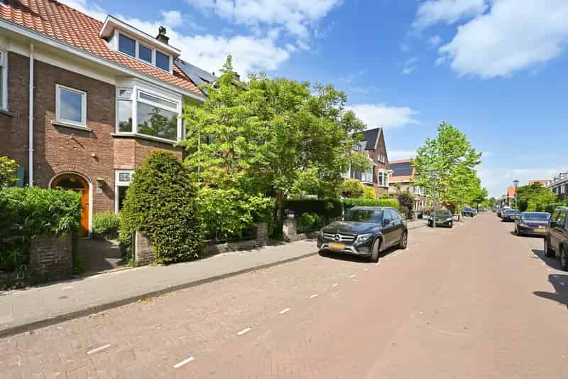 7-kamer Tussenwoning Vruchtenbuurt Den Haag 5 slaapkamers Tuin