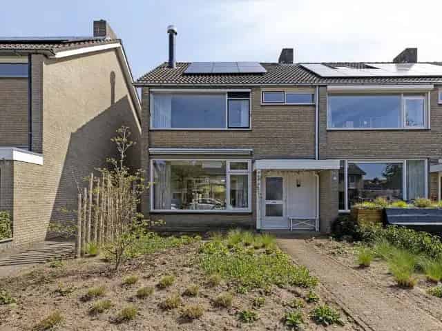 Hoekwoning Prinsenbeek 4 slaapkamers diepe tuin